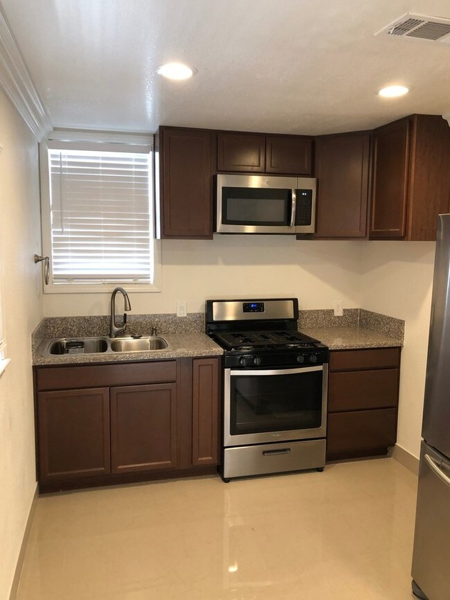 Foto del edificio - Modesto 1 Bedroom 1 Bathroom Unit