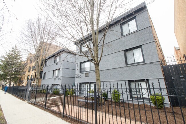 Foto del edificio - 5960 N Winthrop Ave