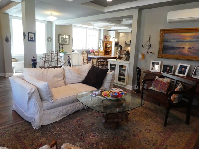 Building Photo - 1212 SE Harney St