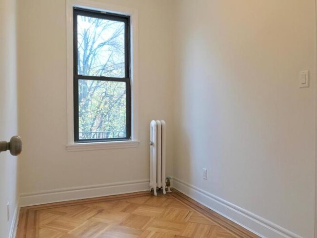 Foto del edificio - 3 bedroom in Brooklyn NY 11209