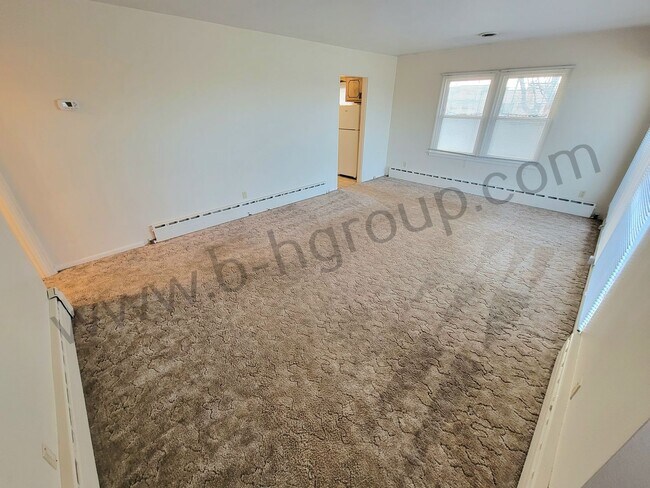 Building Photo - Move In Ready