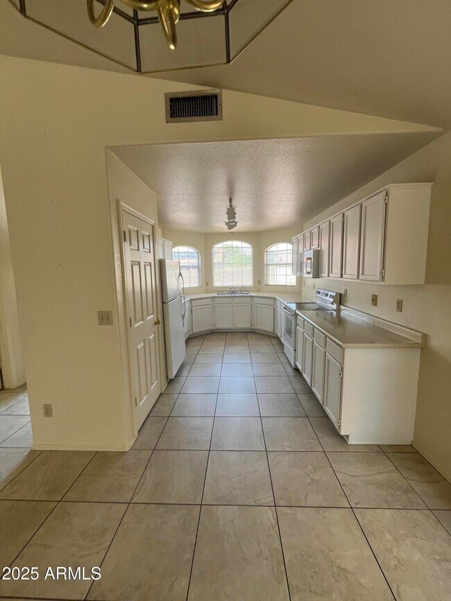 Building Photo - 4509 E South Fork Dr