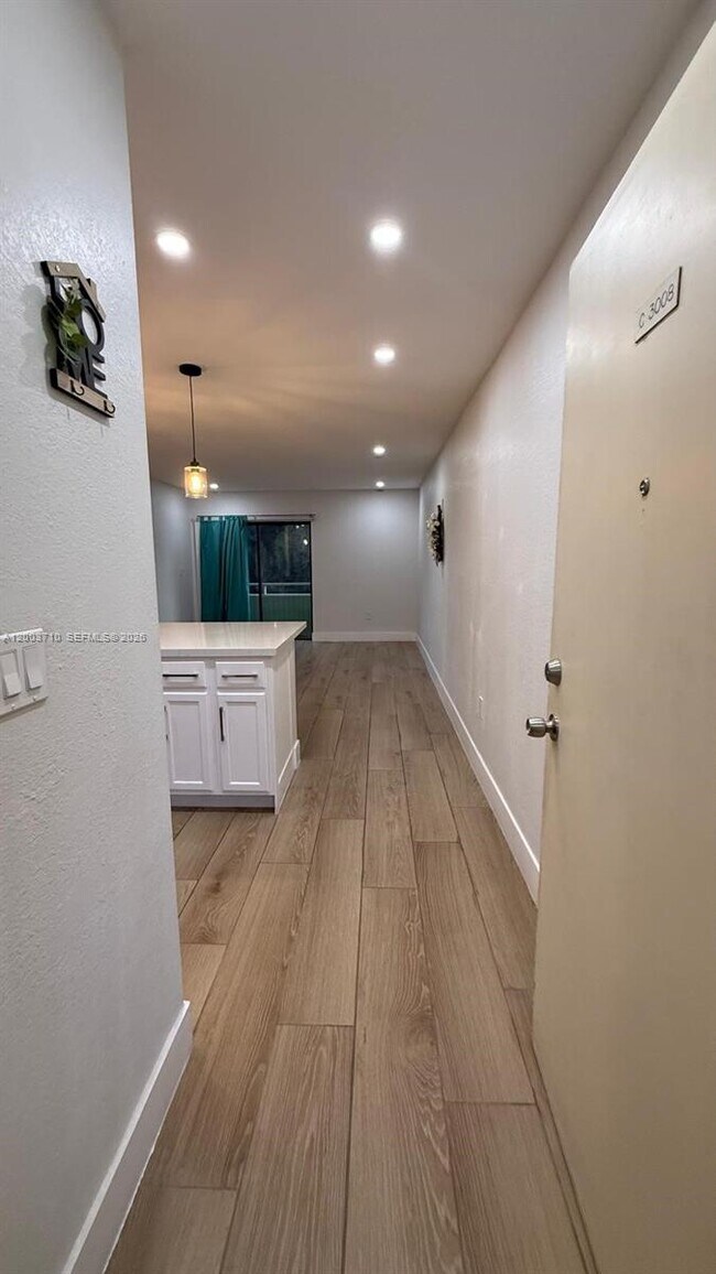 Foto del edificio - 17530 NW 68th Ave