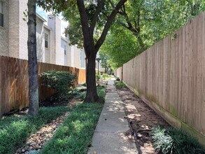 Building Photo - 17629 Red Oak Dr