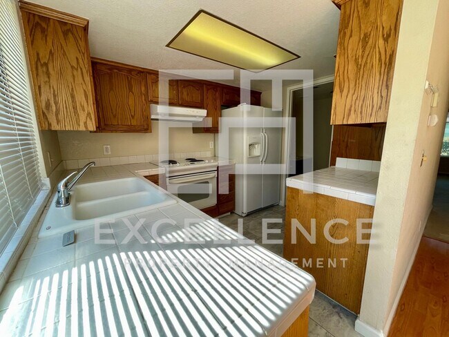 Foto del edificio - 3/1.5 Townhouse, 2 Car Garage, One Pet Neg...