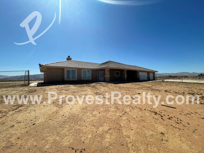 Spacious 4 Bed, 2.5 Bath Apple Valley Home... House Rental in Apple
