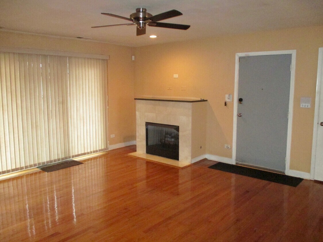 Primary Photo - 6415 N Damen Ave