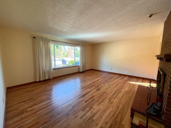 Foto del edificio - 3338 SW Marigold St