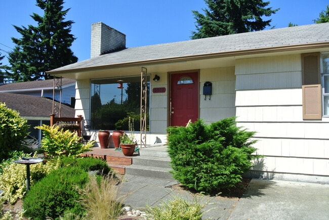 Adorable 3-Bedroom House Near University V... - Adorable 3-Bedroom House Near University V...