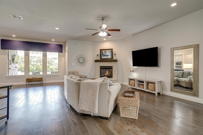 Foto del edificio - 15024 Teasley Ave