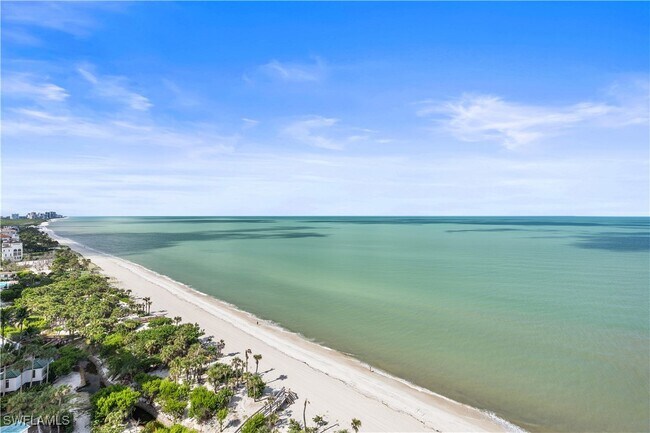 Foto del edificio - 8231 Bay Colony Dr