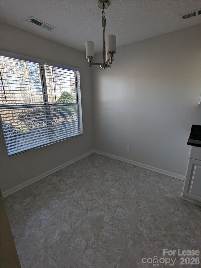 Building Photo - 72 Windwood Dr