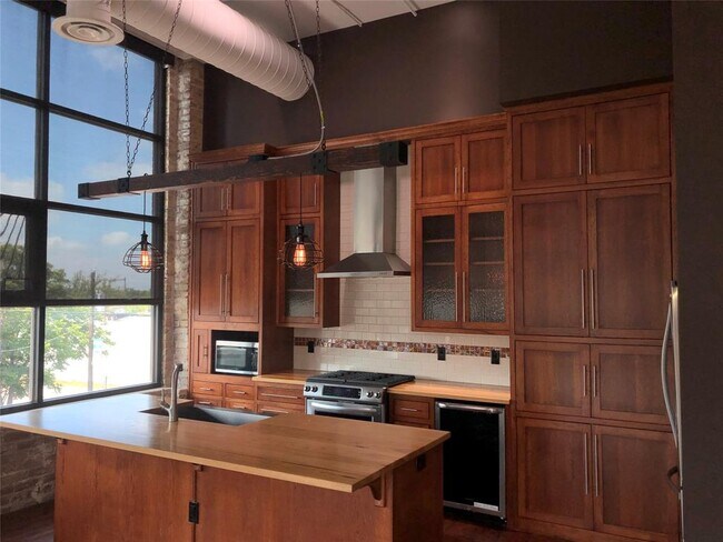 Foto del edificio - 110 W 2nd St