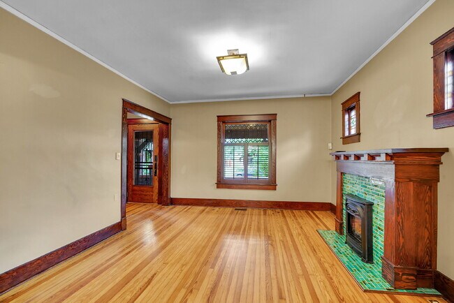 Foto del edificio - $3,425.00 - 3 Bedrooms, 2 Bathrooms, Singl...