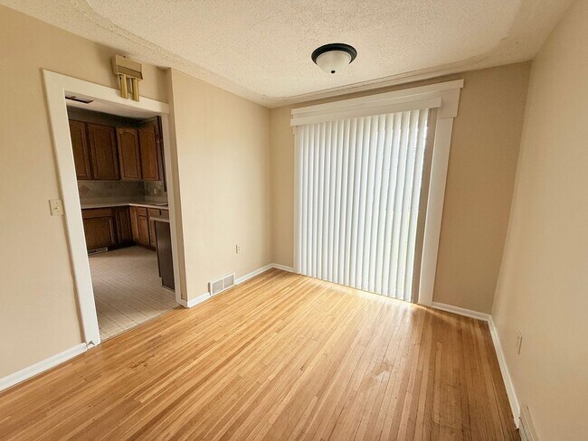 Foto del edificio - 5BR Home with Fenced Backyard, Firepit & Bonus Space