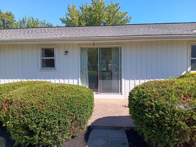 Building Photo - 4 Hemlock Dr