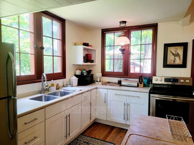 Foto del edificio - 168 Minisink Ave