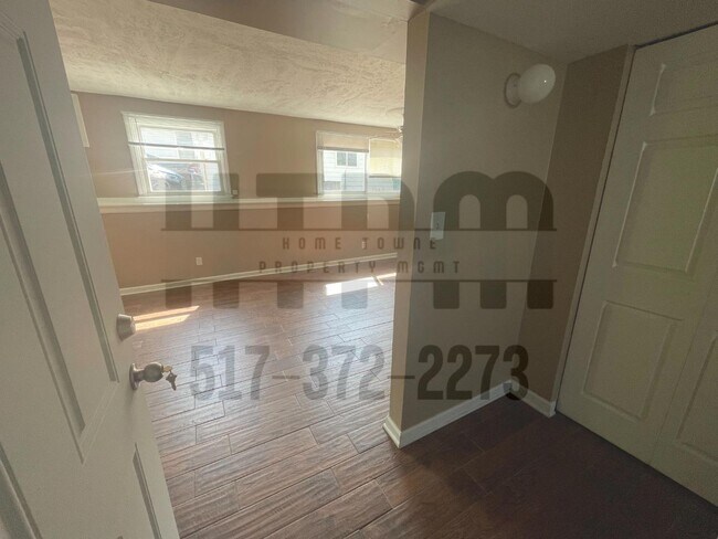 Foto del edificio - 1656 Greencrest Ave