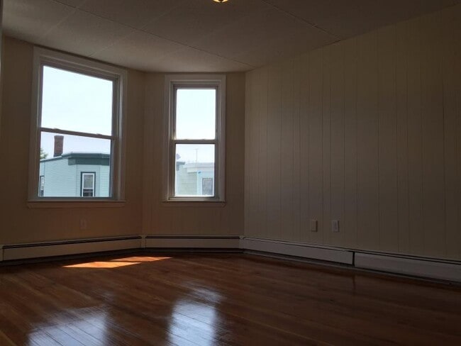 Building Photo - 298 Maverick St