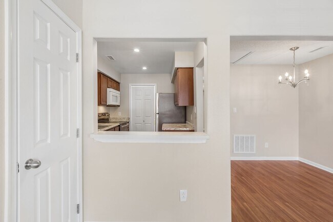 Building Photo - 3908 Buchanan Dr