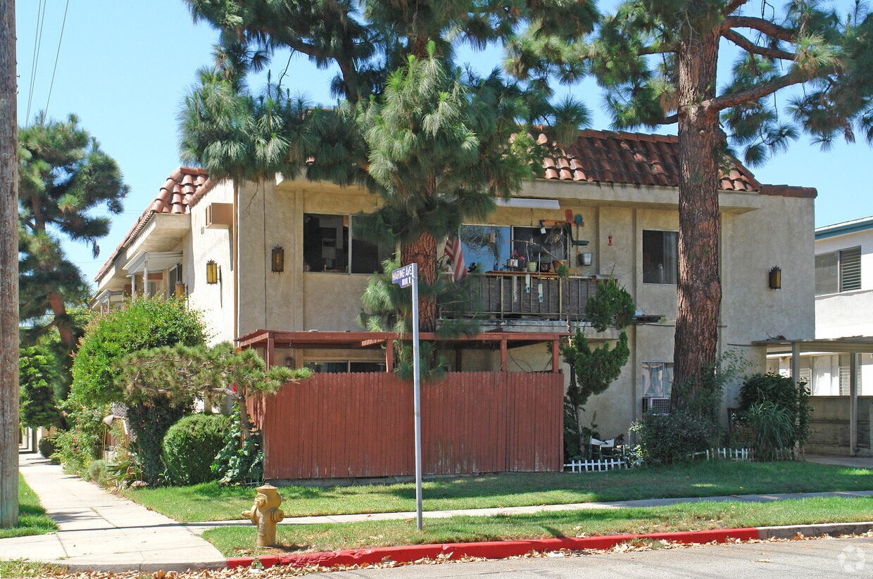 Primary Photo - 8005 Waring Ave