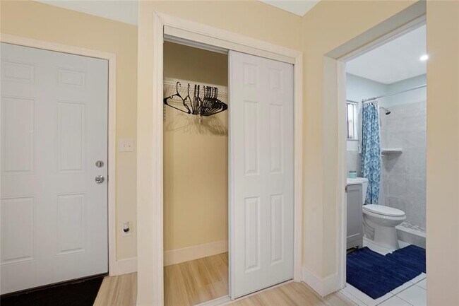 Foto del edificio - 8453 Southampton Dr