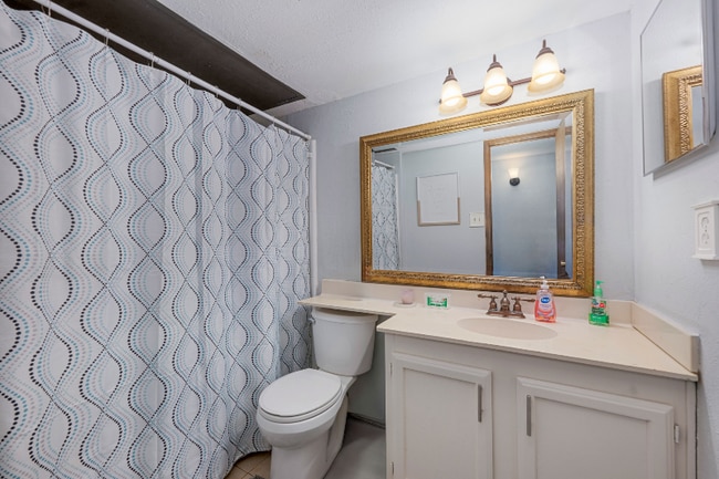 Building Photo - 5604 Perrin St