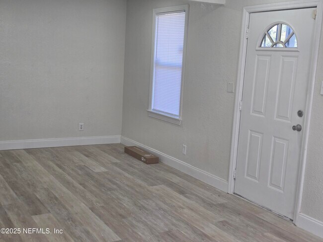 Building Photo - 5708 Vernon Rd