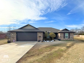 Building Photo - 523 Eagle Dr