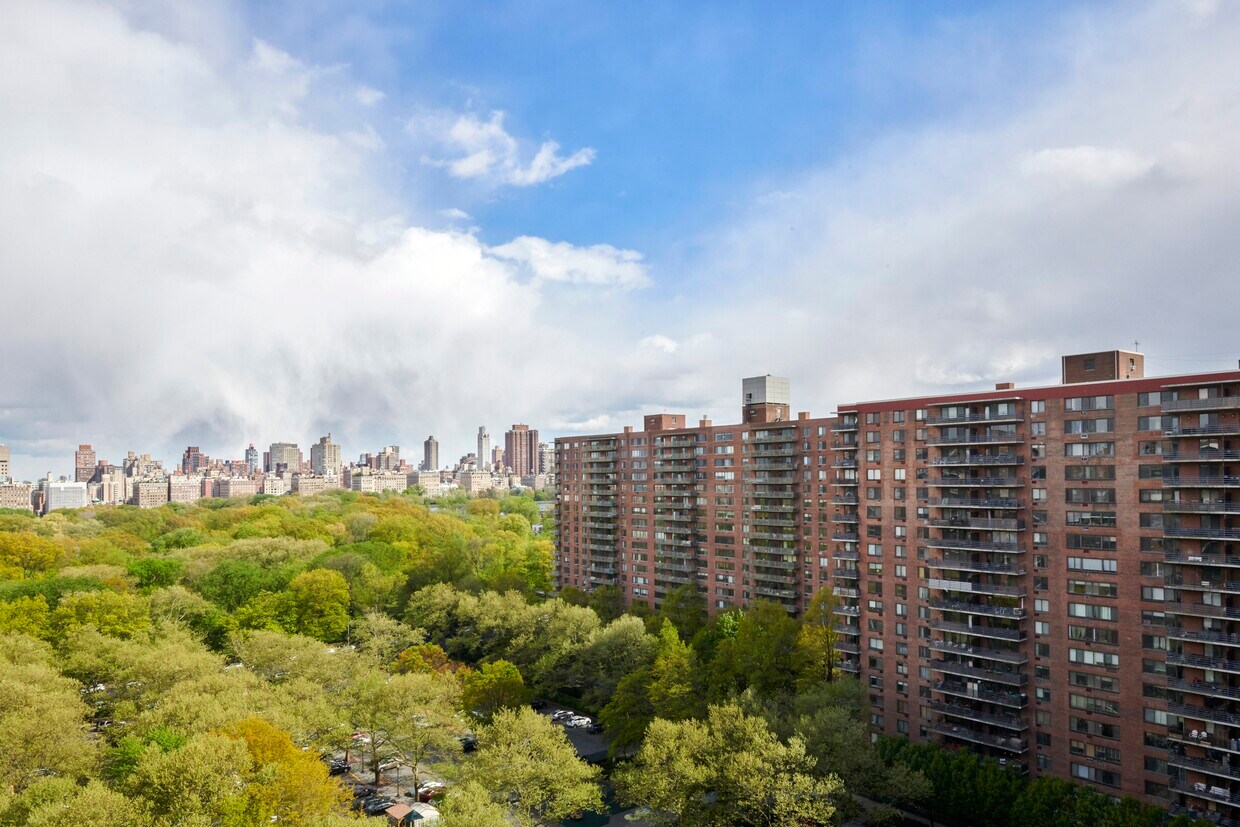 Foto del edificio - 1 BED WITH BONUS ROOM!