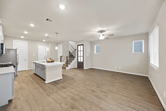 Foto del edificio - 4115 Glowing Hearth Dr