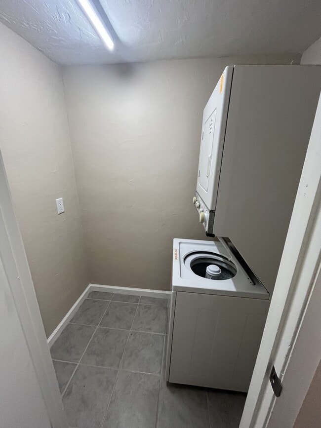 Foto del edificio - Updated 2BR/2.5BA Townhome w/ Office + Gar...