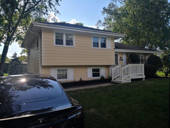 Foto del edificio - 1N350 Newton Ave