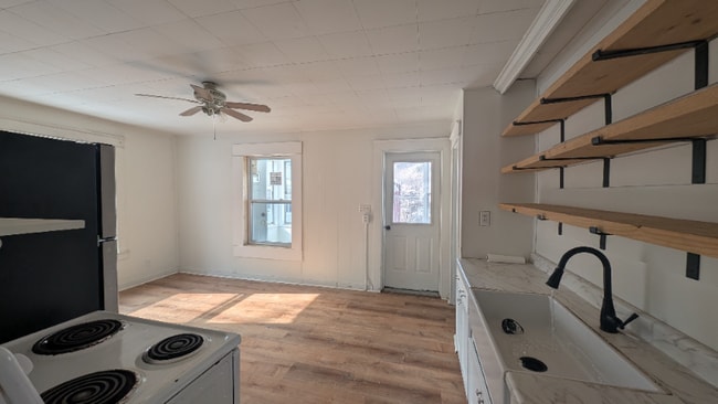 Building Photo - 416 Burgess St