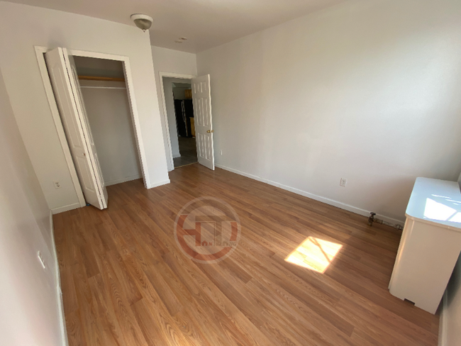 Foto del edificio - 1022 E 219th St