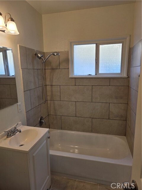 Foto del edificio - 1543 N Lugo Ave