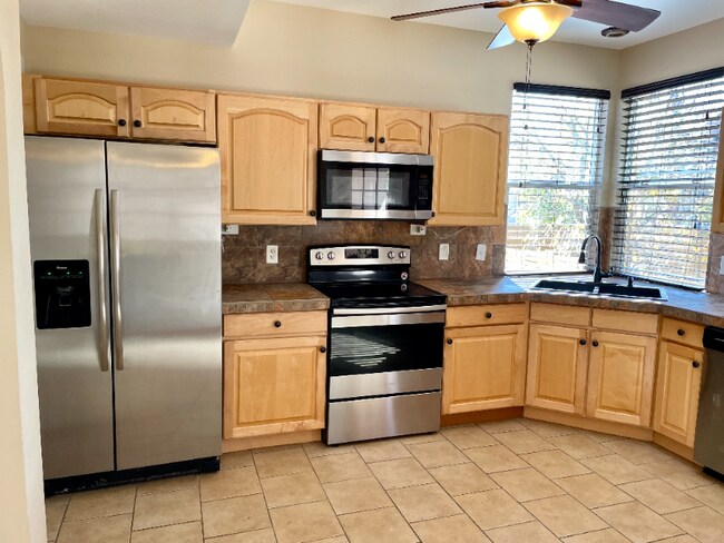 Foto del edificio - 1455 Gumwood Dr