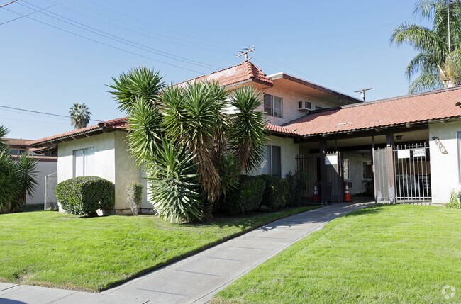 560 W 20th St - Casa Juanita