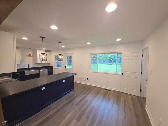 Building Photo - 10735 Vali Dr