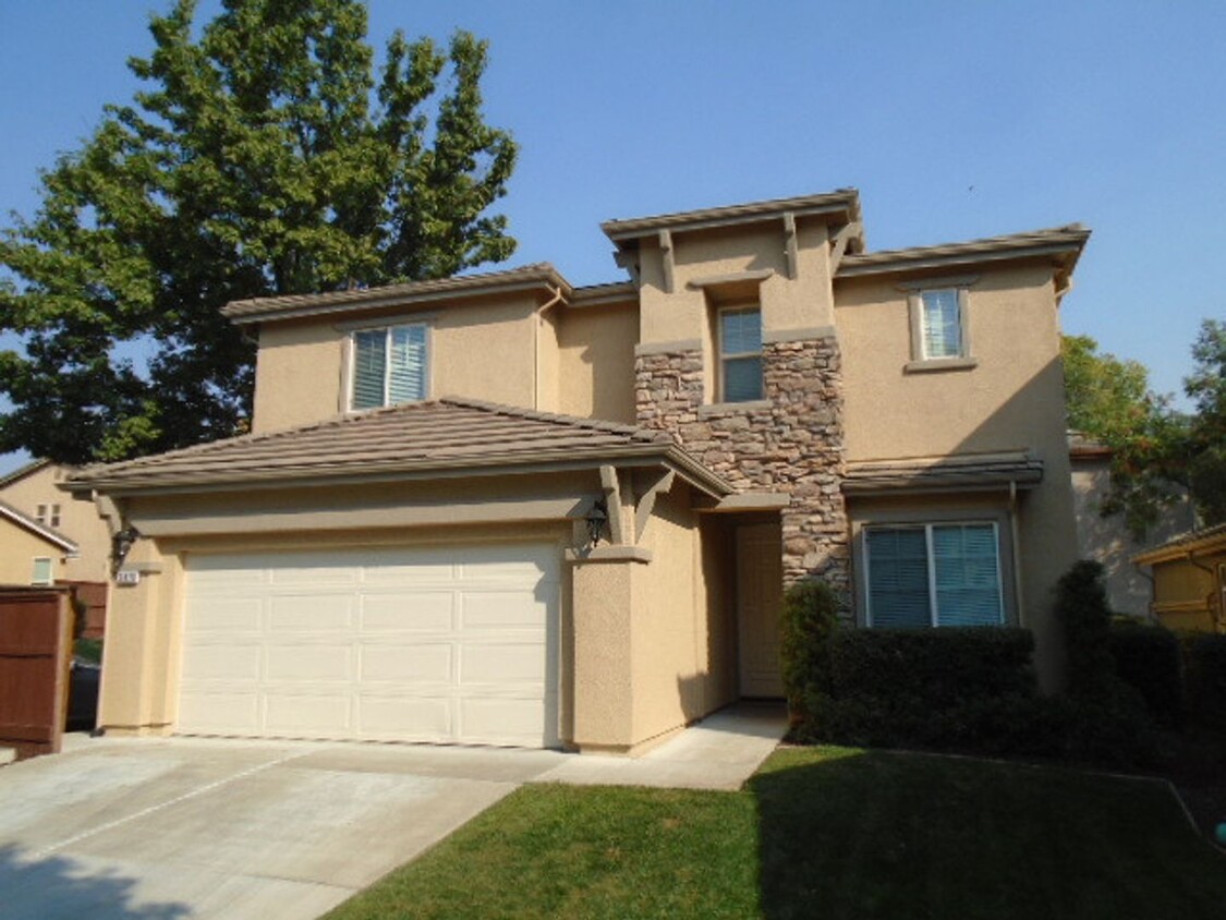 Foto principal - BEAUTIFUL WHITNEY OAKS HOME WITH 3+ BEDROO...