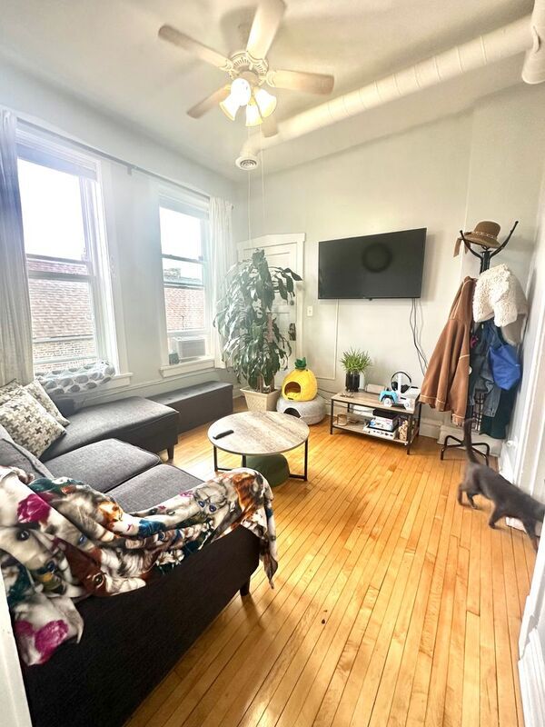 Foto del edificio - 2303 South Oakley Avenue