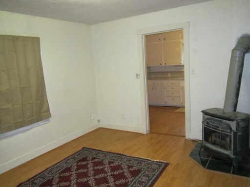 Building Photo - 712 W Cota St