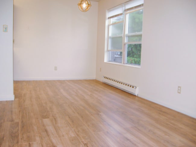 Building Photo - 644 Genesee St