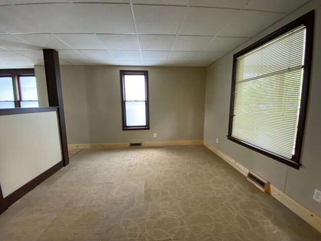 Building Photo - 1422 E Stockbridge - 4 Bed/1 Bath House in...