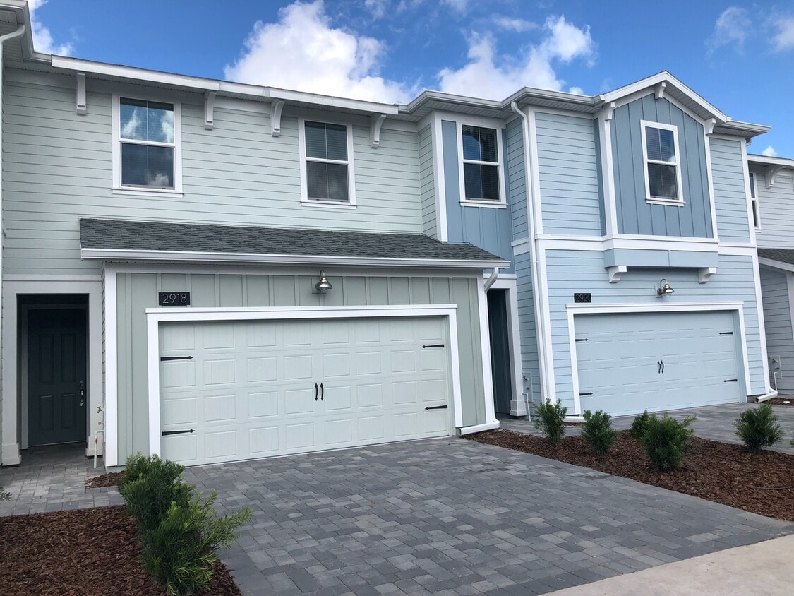 Primary Photo - Townhome For Rent in Storey Lake - 3/2.5 w...