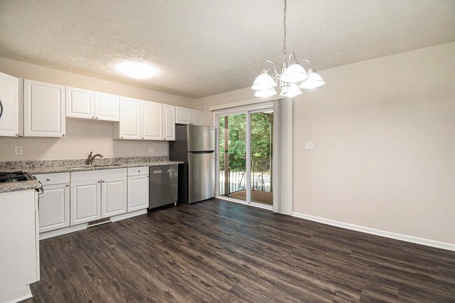 Building Photo - 2364 Peachwood Cir NE