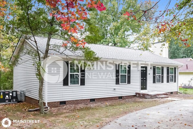 Building Photo - 135 W LAKEFIELD DR, GREENSBORO, NC 27406