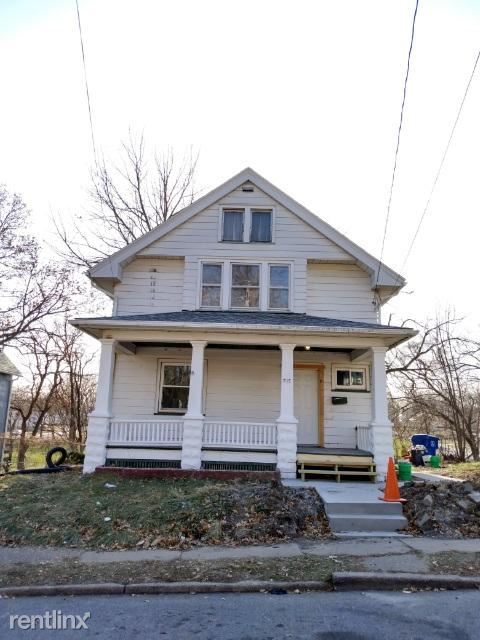 Primary Photo - 4 br, 2 bath House - 715 W 11th St