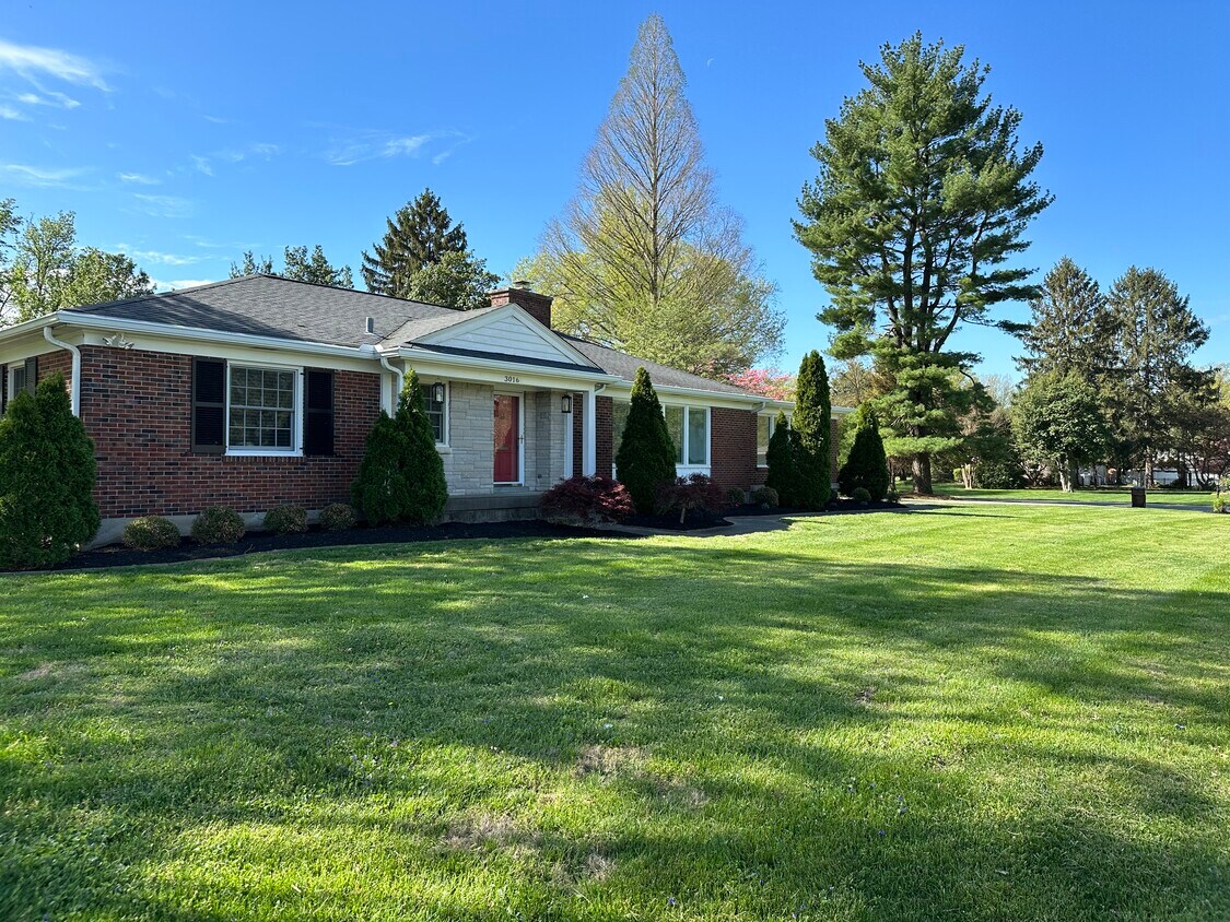 Primary Photo - 3016 Meadowview Cir