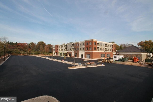 Building Photo - 200 N Sycamore St